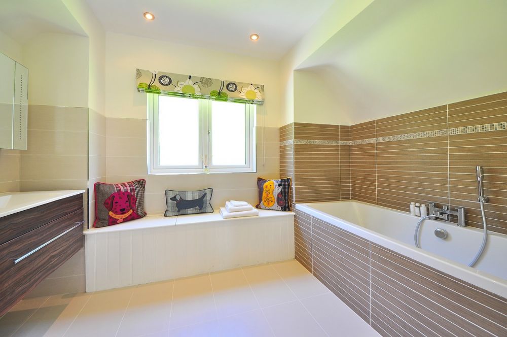 Tapet badrum är ett populärt alternativ när det kommer till att förnya och sätta sin personliga prägel på badrummet