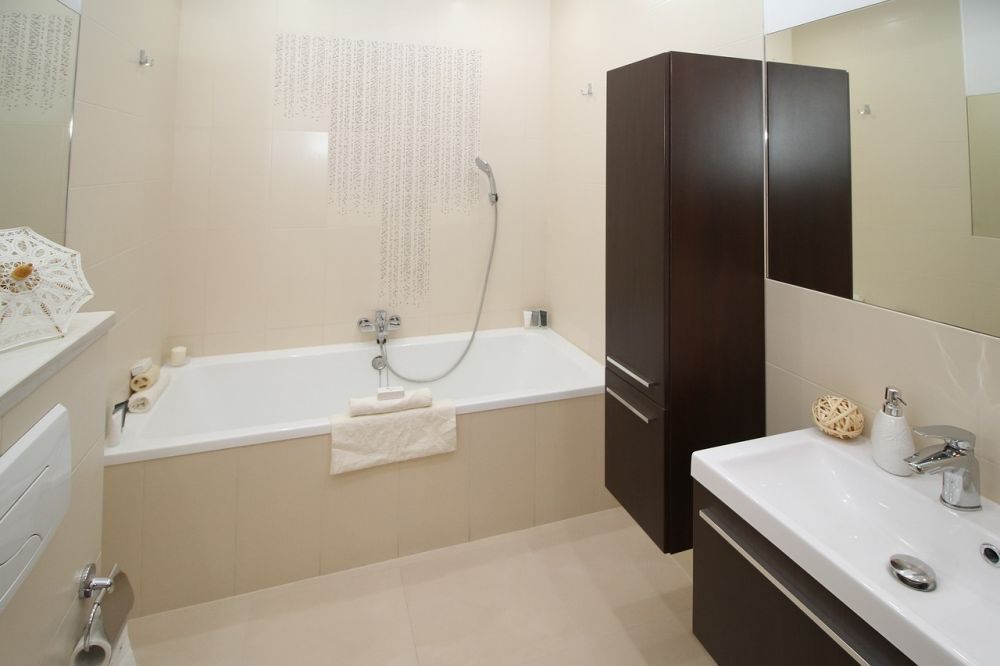 Badrumsspeglar är en viktig komponent i alla badrum och har både funktionella och estetiska fördelar